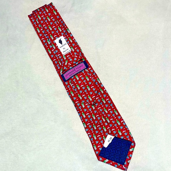 Vineyard Vines Men’s Christmas Tie Dark Red Santa Hats Cocktail Preppy Gift NWT - Picture 2 of 2